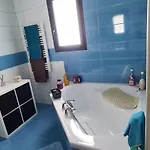 Villa- Privee Avec Acces Sur Piscine Проживание в семье