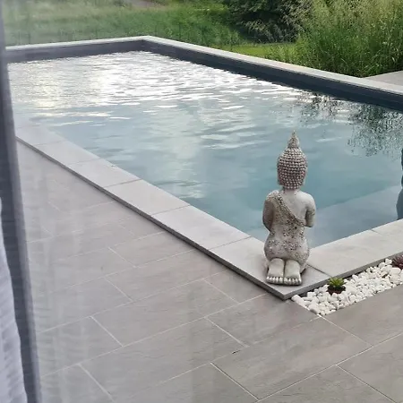 Villa- Privee Avec Acces Sur Piscine 民宿 *